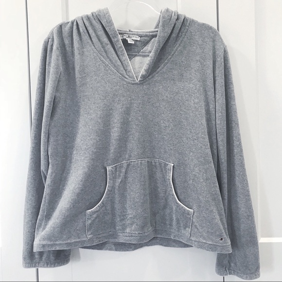 Tommy Hilfiger Tops - Retro Tommy Hilfiger sweater